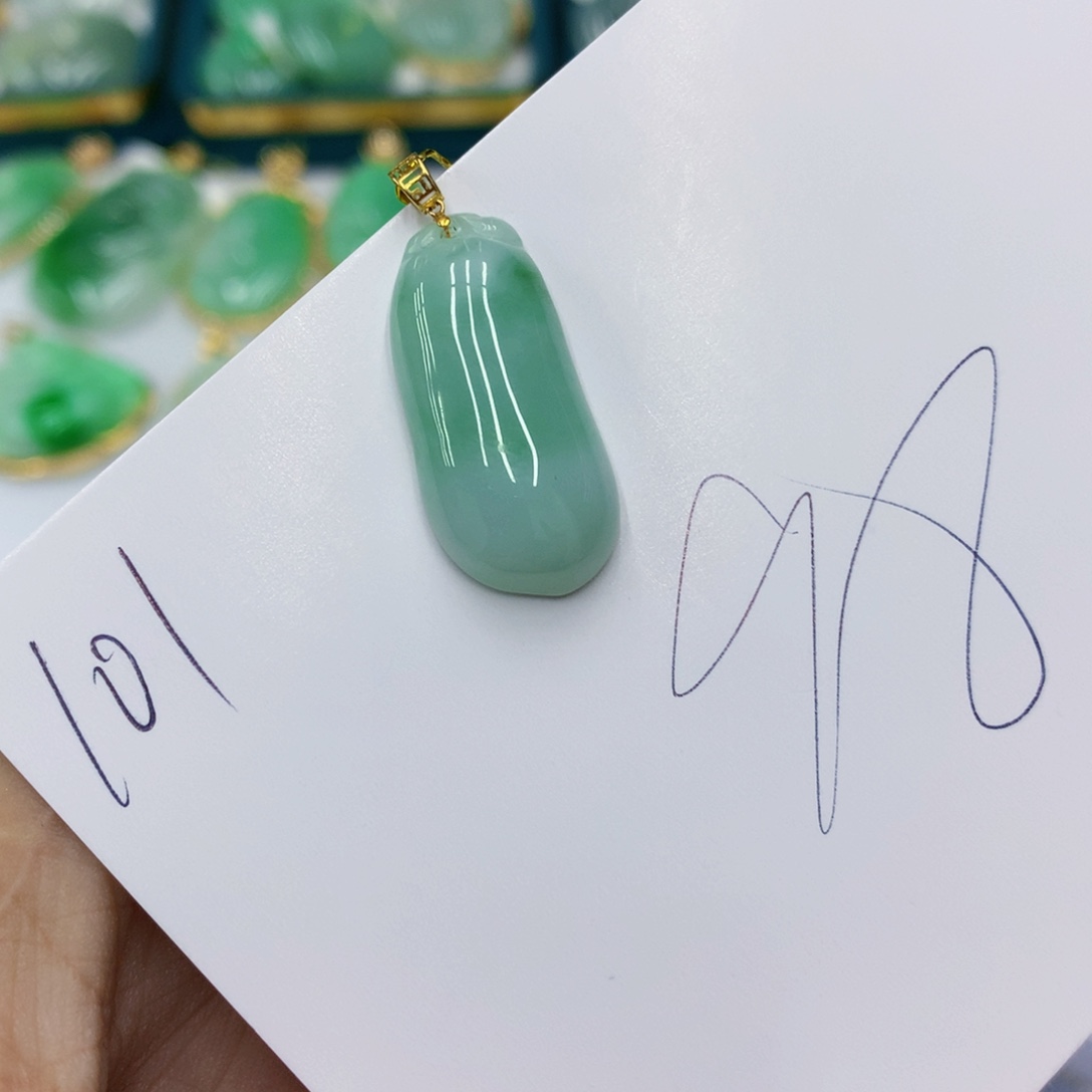 翡翠颈饰18K金镶嵌翡翠