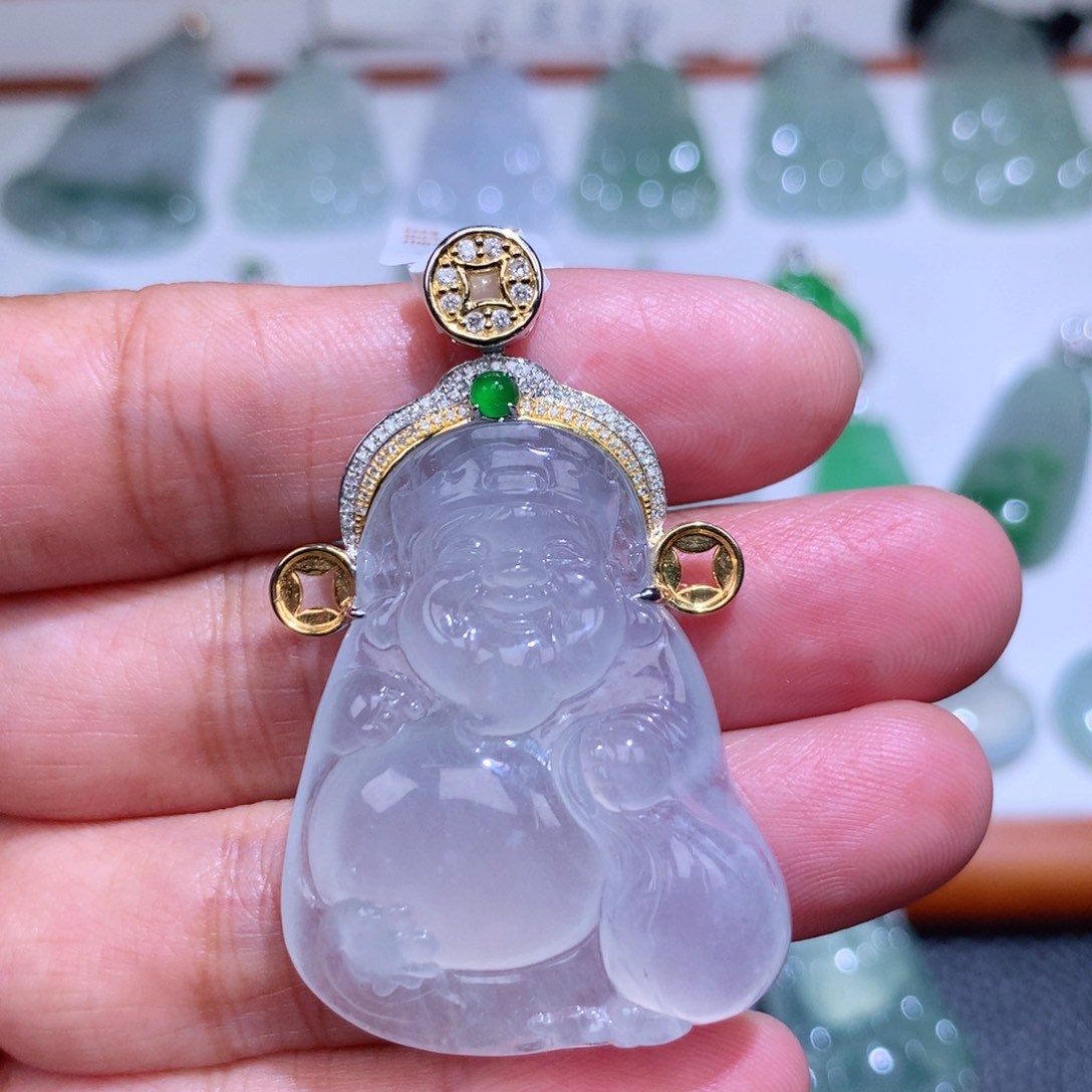 翡翠18K金镶嵌颈饰财神爷