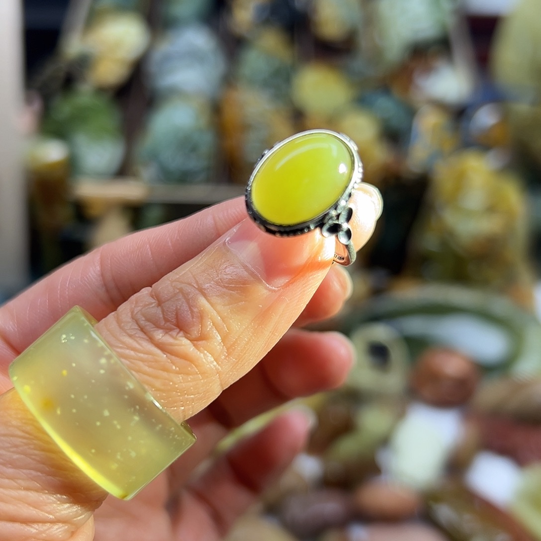 岫岩老玉（透闪石质玉）银S925镶嵌颈饰黄绿肉戒指