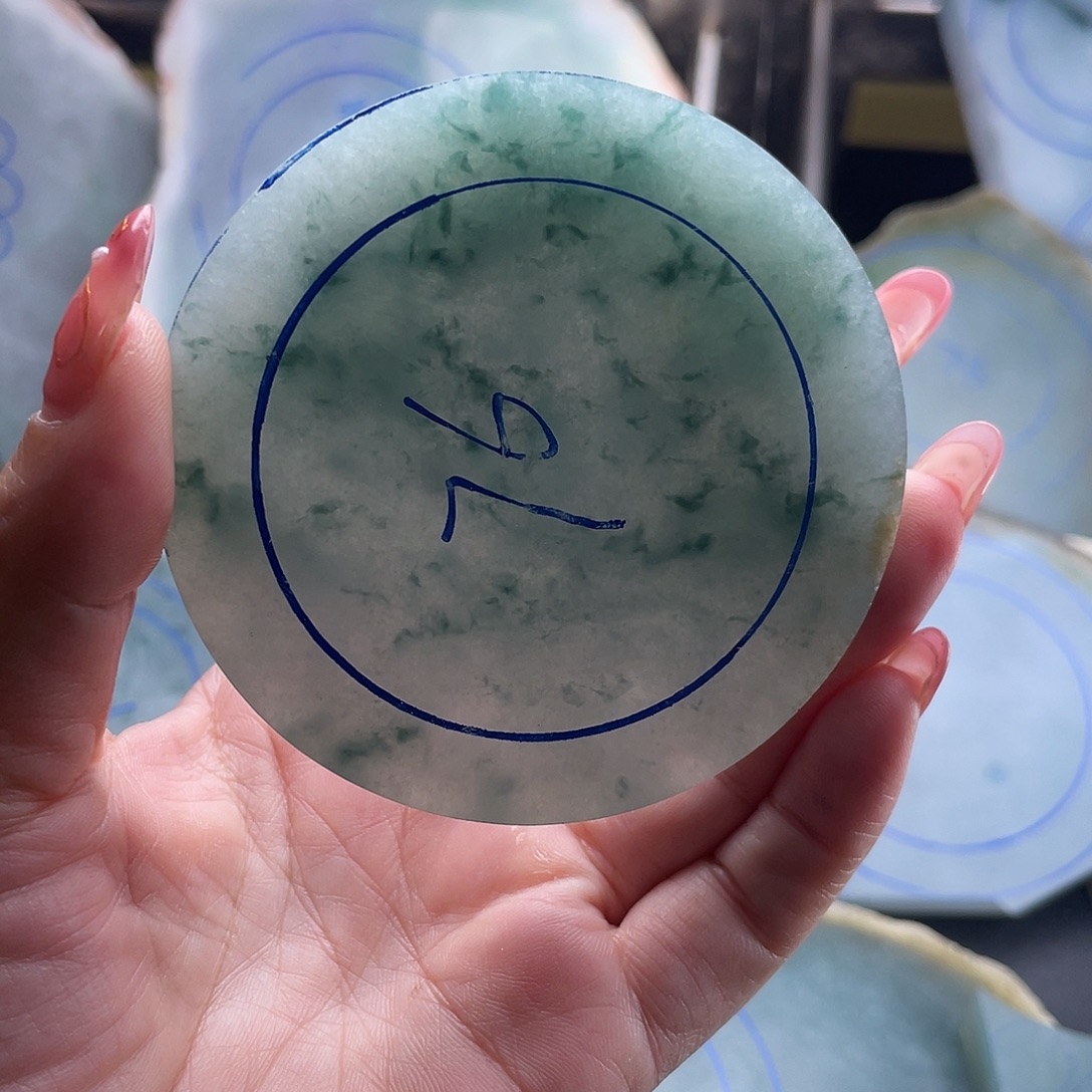 定制翡翠未镶嵌翡翠手镯