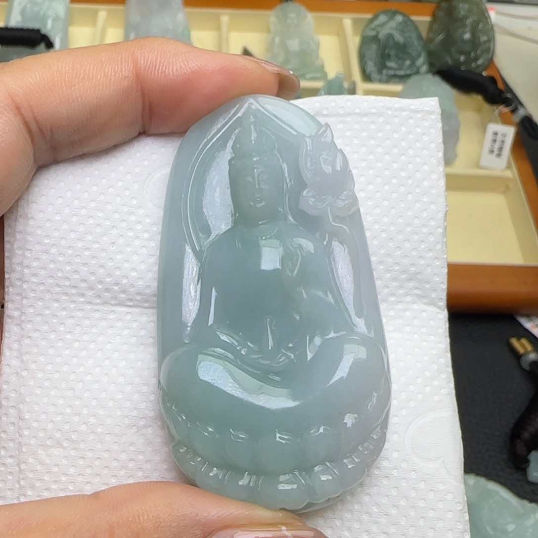 用***6翡翠未镶嵌颈饰  