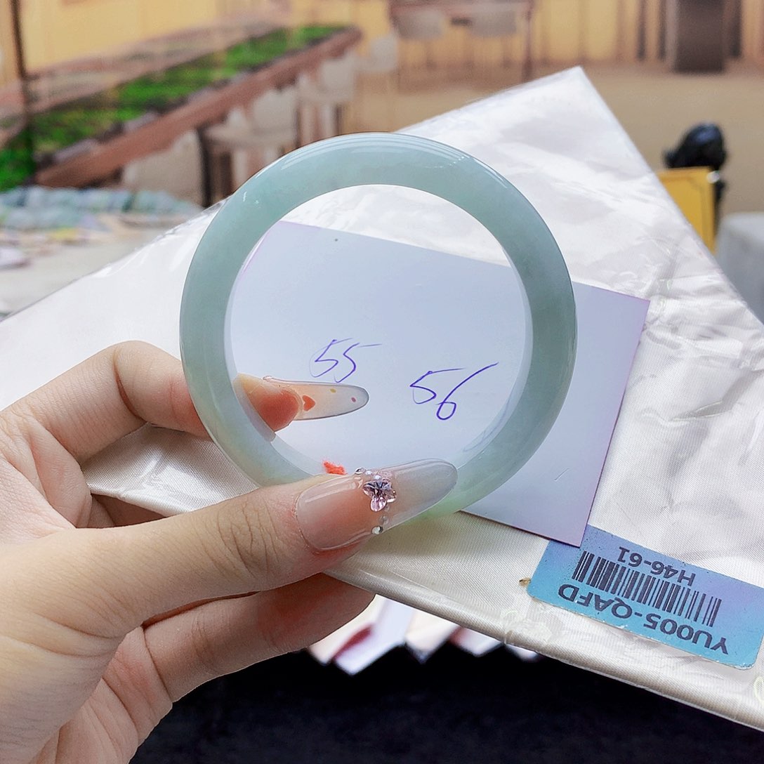 翡翠手镯未镶嵌7899988909999000