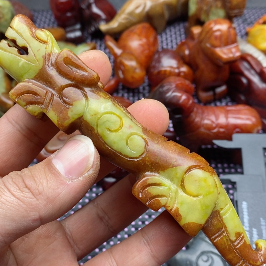 蛇纹石玉颈饰未镶嵌抖**神