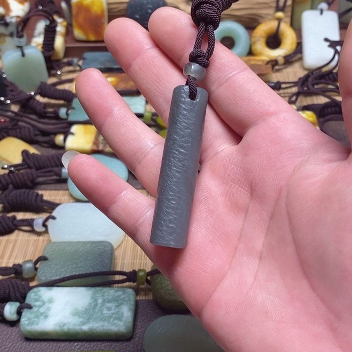 蛇纹石玉挂件未镶嵌