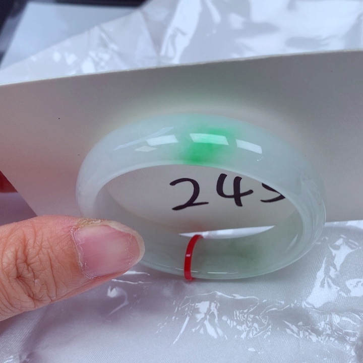 翡翠手镯（贵妃镯）未镶嵌翡翠