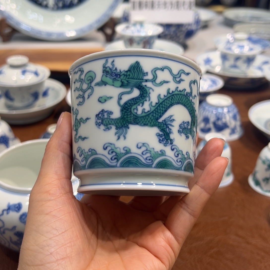 斗彩绿龙容天杯240毫升