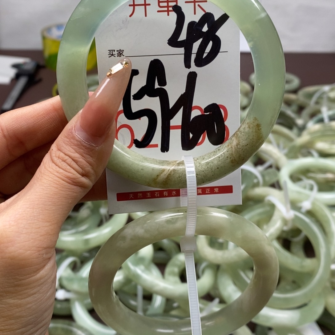 蛇纹石玉手镯未镶嵌