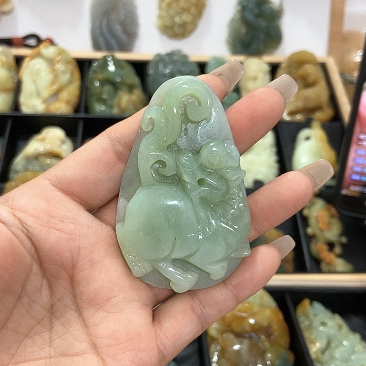 蛇纹石玉挂件未镶嵌