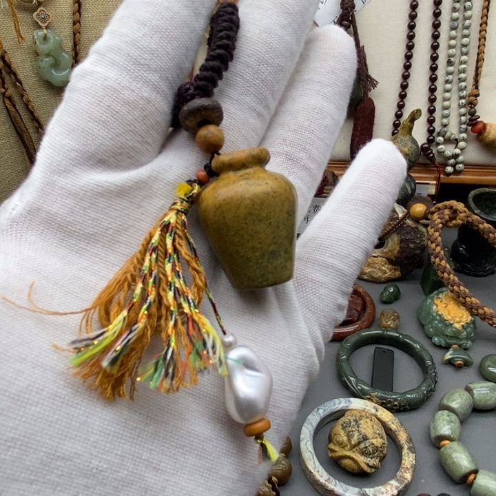 岫岩河磨玉（透闪石质玉）挂件未镶嵌