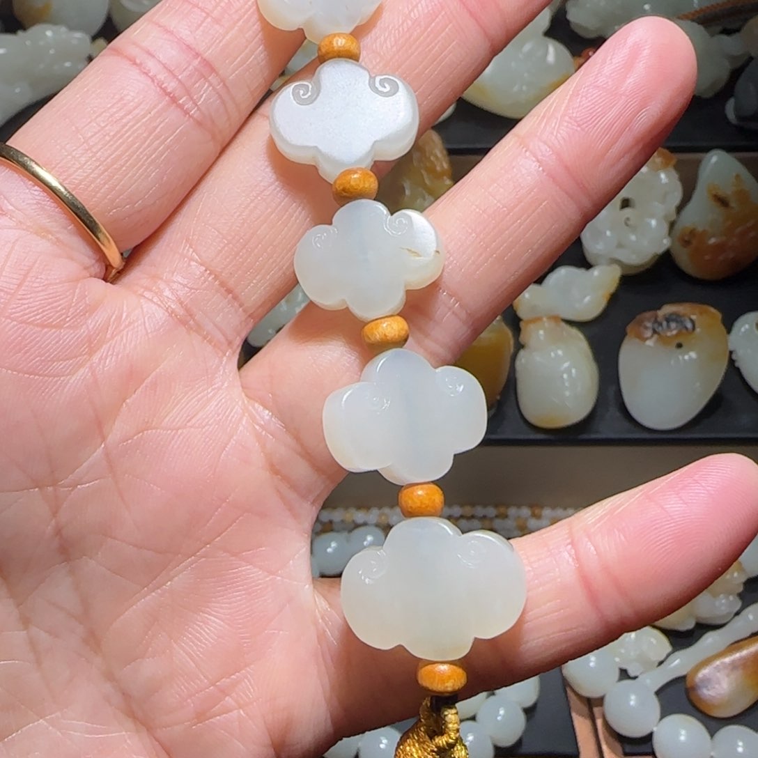 和田玉颈饰未镶嵌