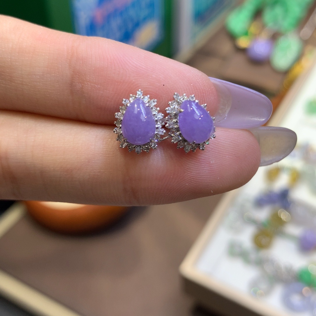 颈饰18K金镶嵌翡翠