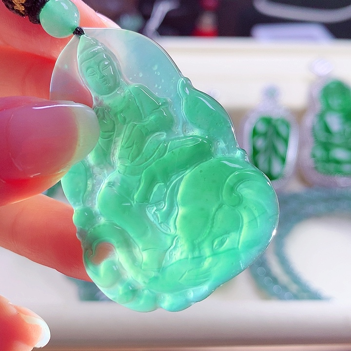 翡翠颈饰未镶嵌天然