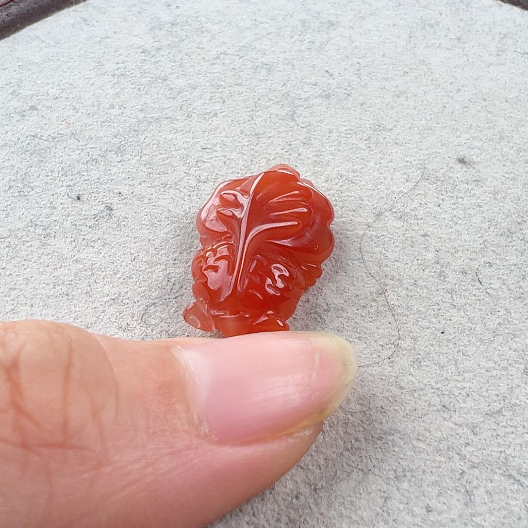 南红玛瑙吊坠未镶嵌