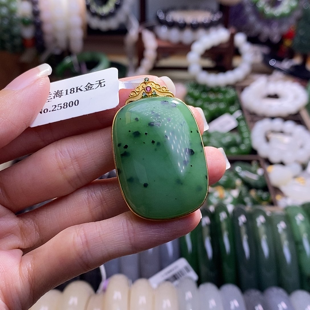 颈饰未镶嵌和田玉碧玉金镶乌兰海无事牌吊坠