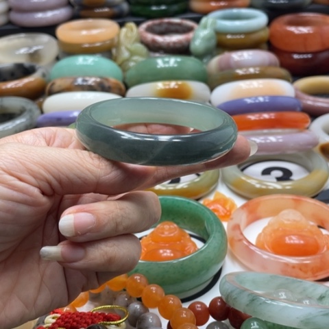 石英岩玉未镶嵌手镯