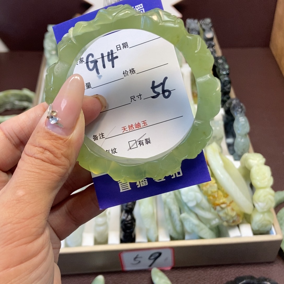 蛇纹石玉手镯未镶嵌