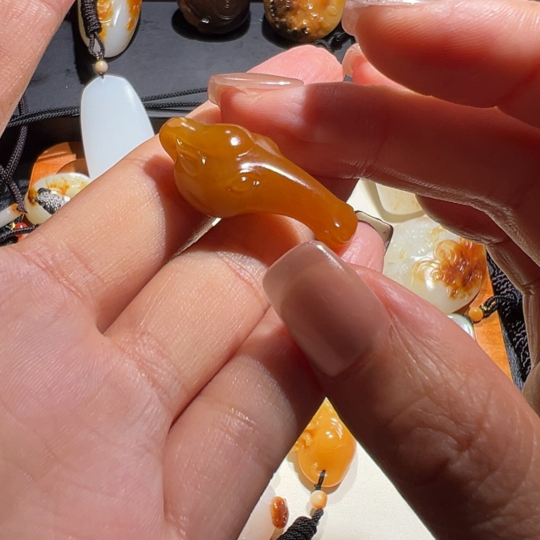 和田玉未镶嵌车挂