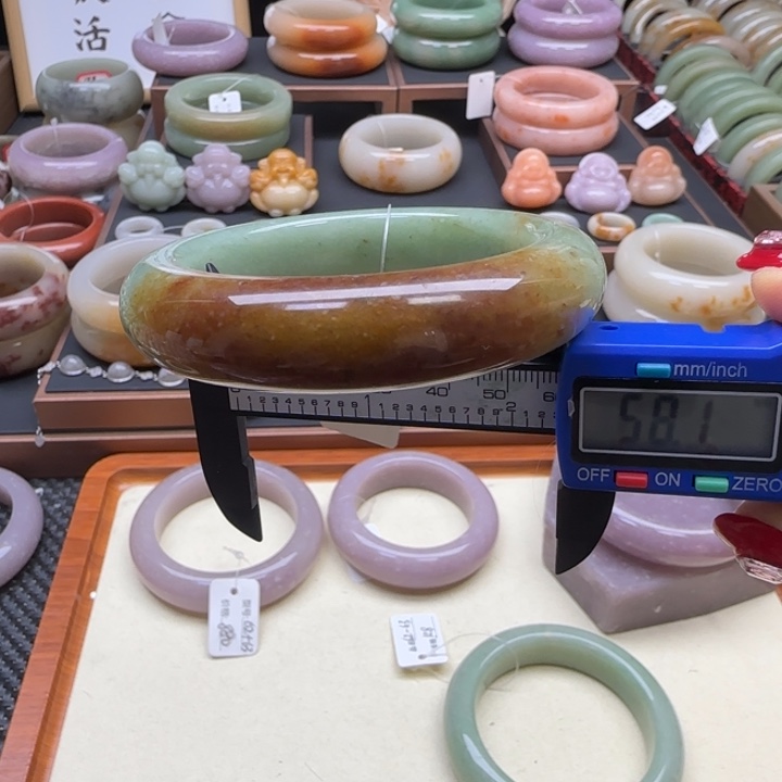 石英岩玉未镶嵌手镯