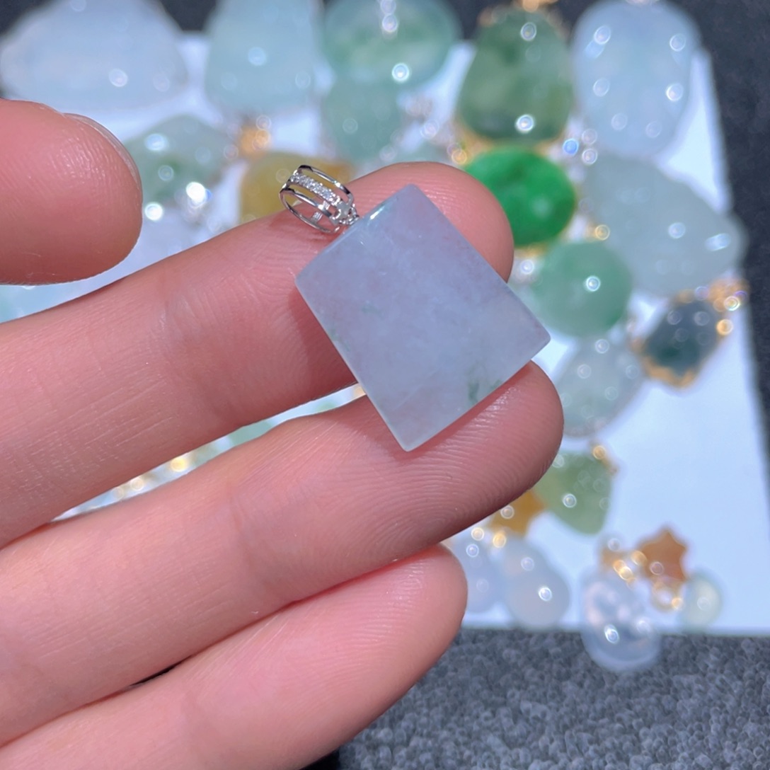 翡翠颈饰18K金镶嵌翡翠