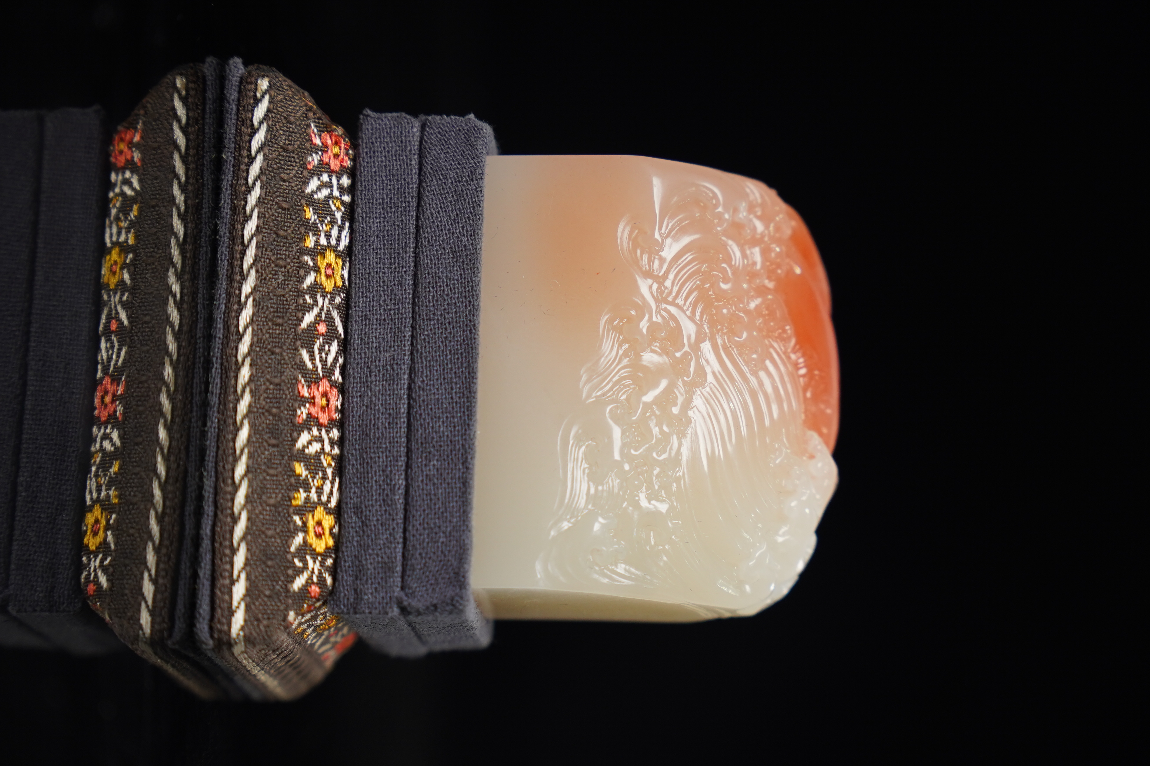 寿山石印石高山水洞旭日东升