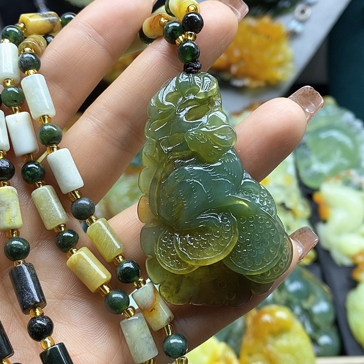 蛇纹石玉挂件未镶嵌