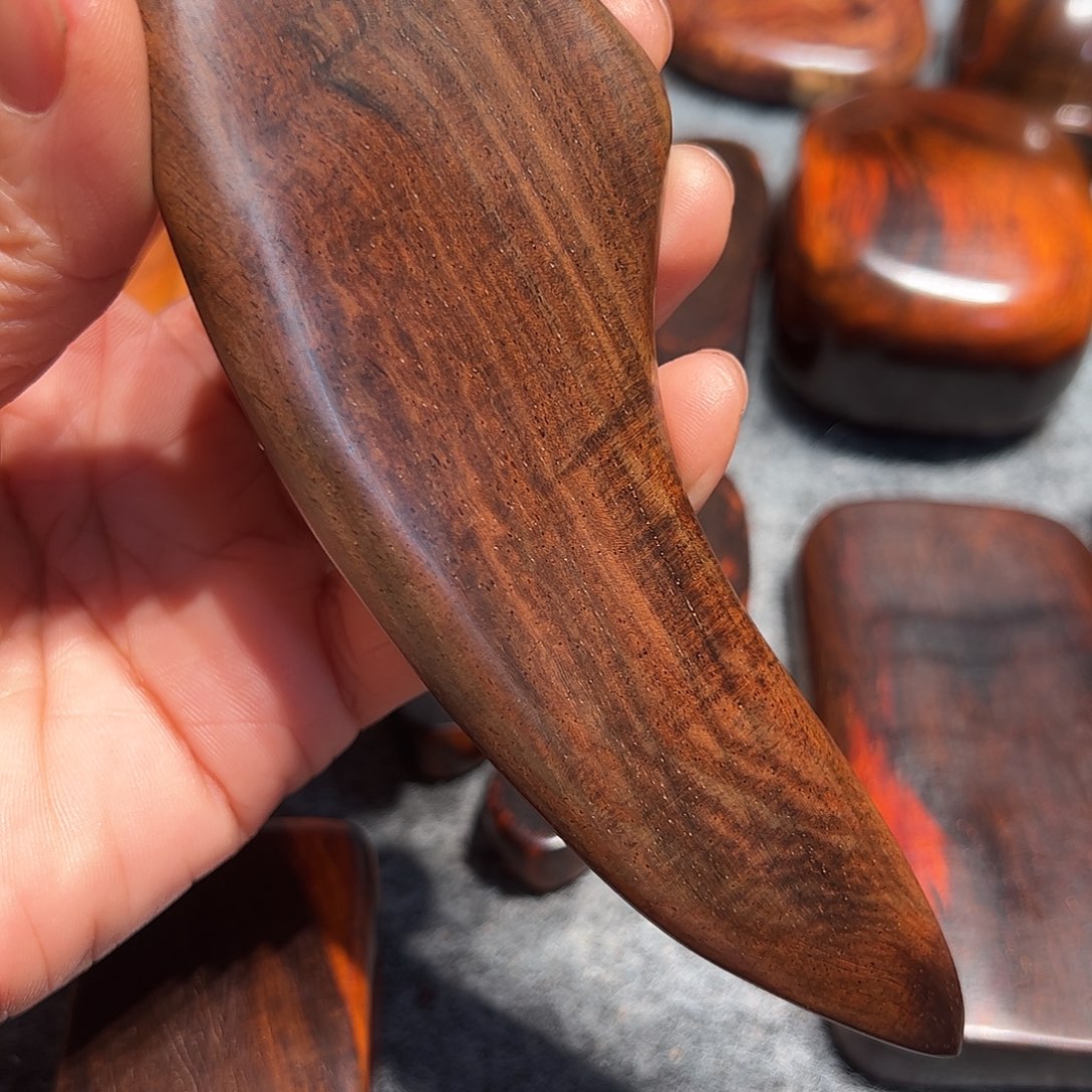 纶***树交趾黄檀（大红酸枝）