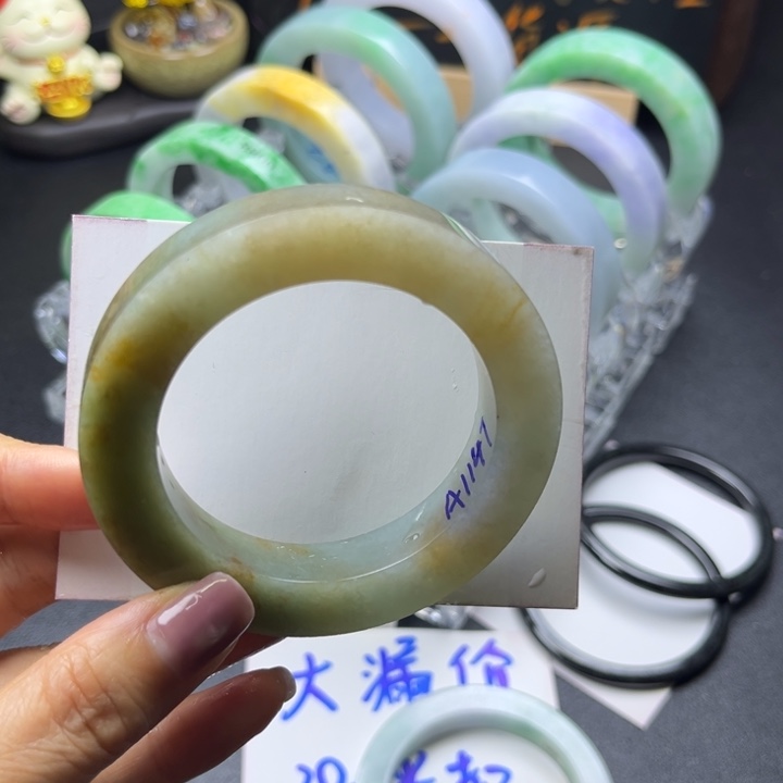 定制翡翠未镶嵌手镯