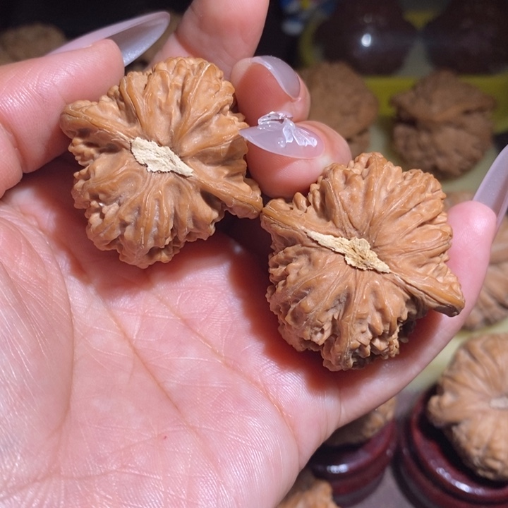 文玩核桃吊坠全品石膏底密纹38.5