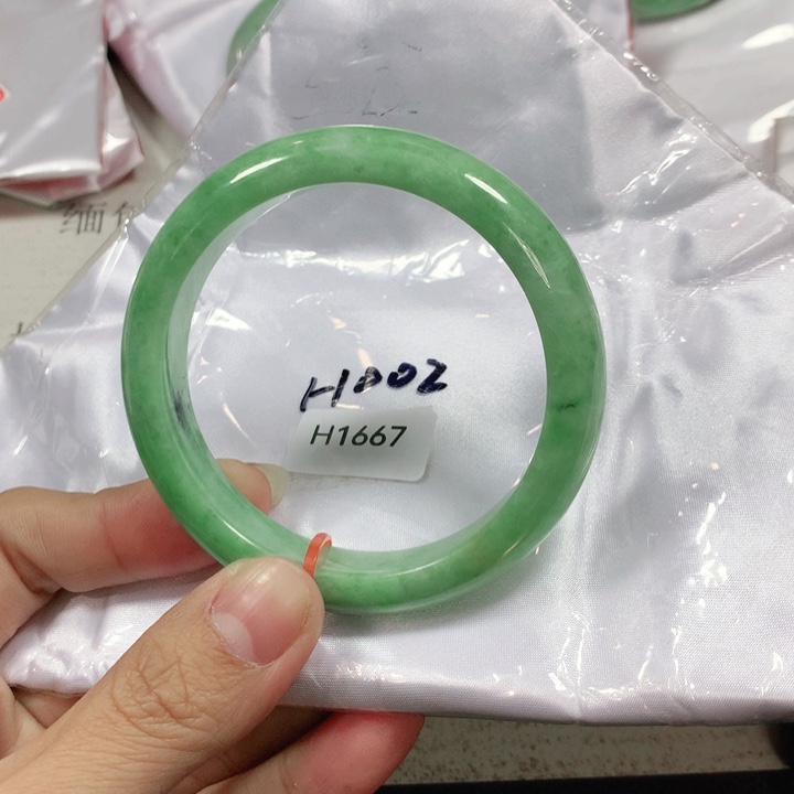 翡翠手镯未镶嵌萝***桃天然翡翠手镯02