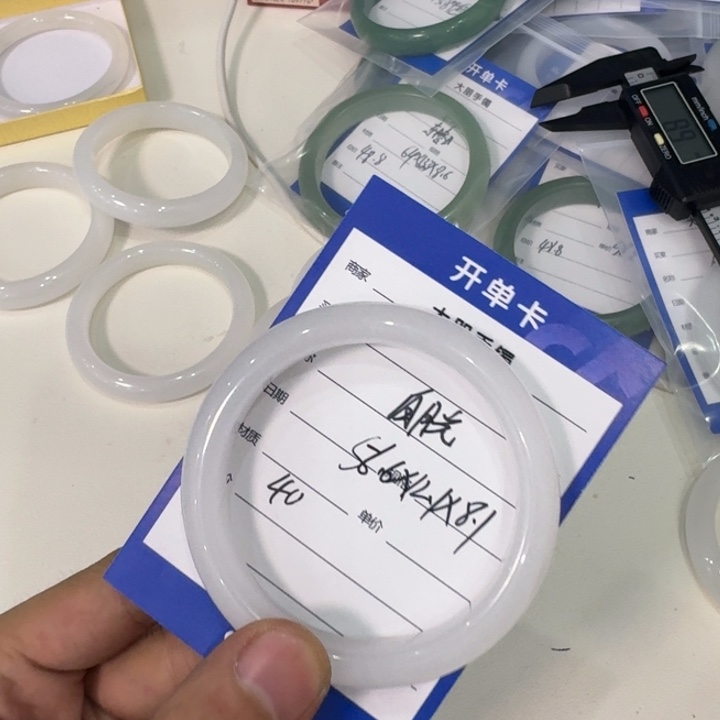 石英质玉手镯未镶嵌