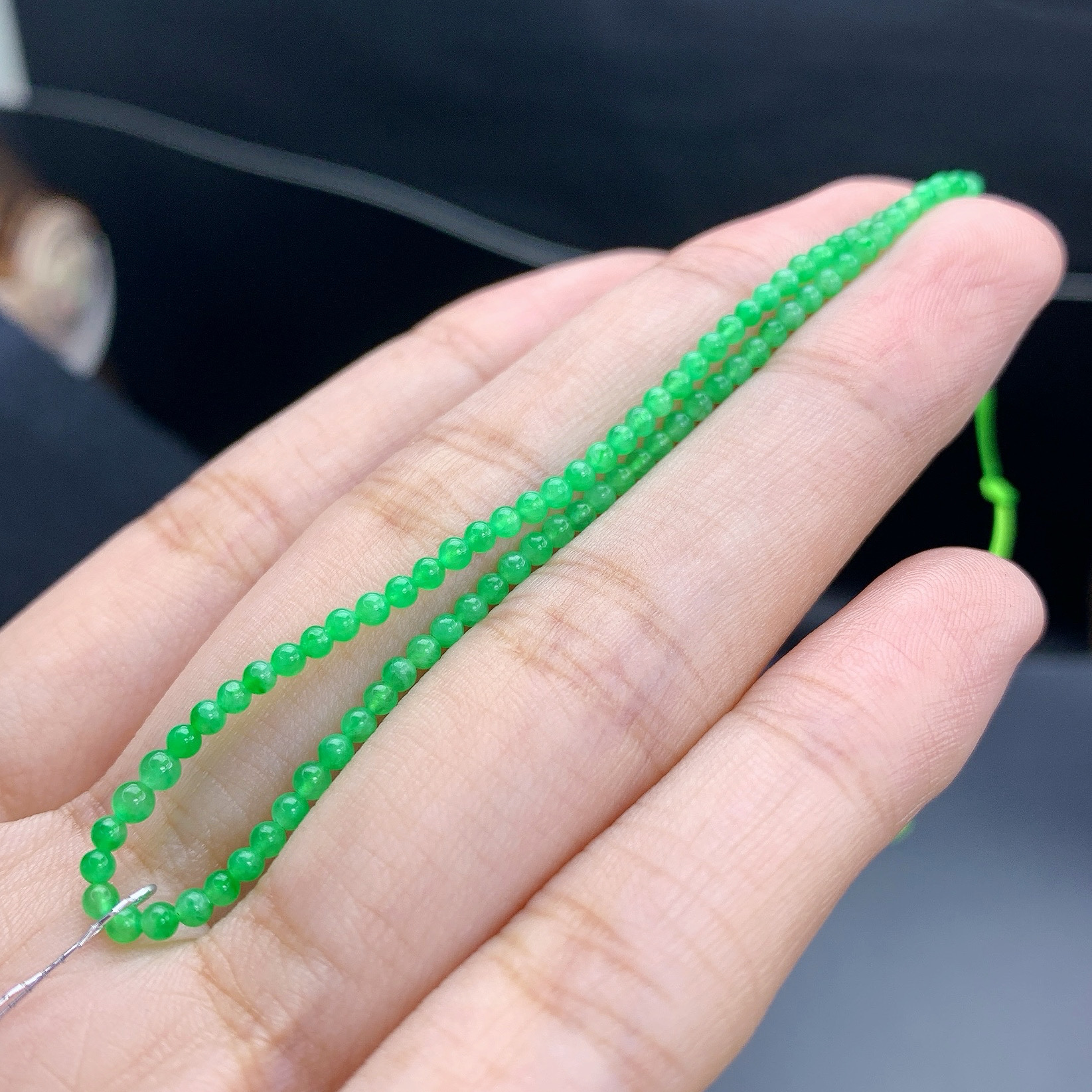 缅甸A货翡翠阳绿色小米珠圆珠手链手串单圈T卡2-2.4mm