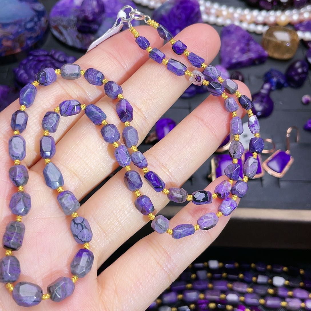 未镶嵌苏纪石（舒俱来）项链