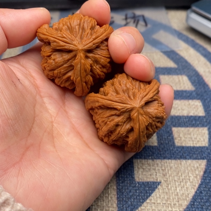 吊坠文玩核桃世***?三棱