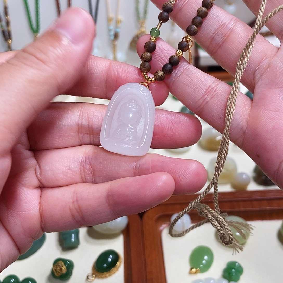 和田玉未镶嵌颈饰