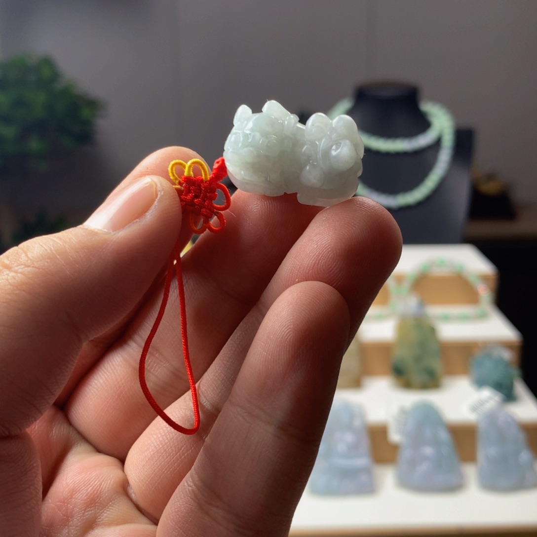 翡翠颈饰未镶嵌貔貅