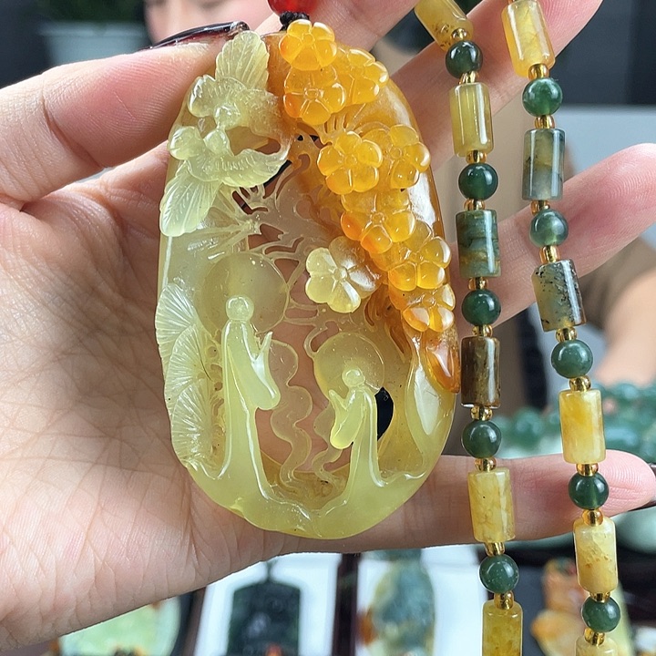 蛇纹石玉颈饰未镶嵌