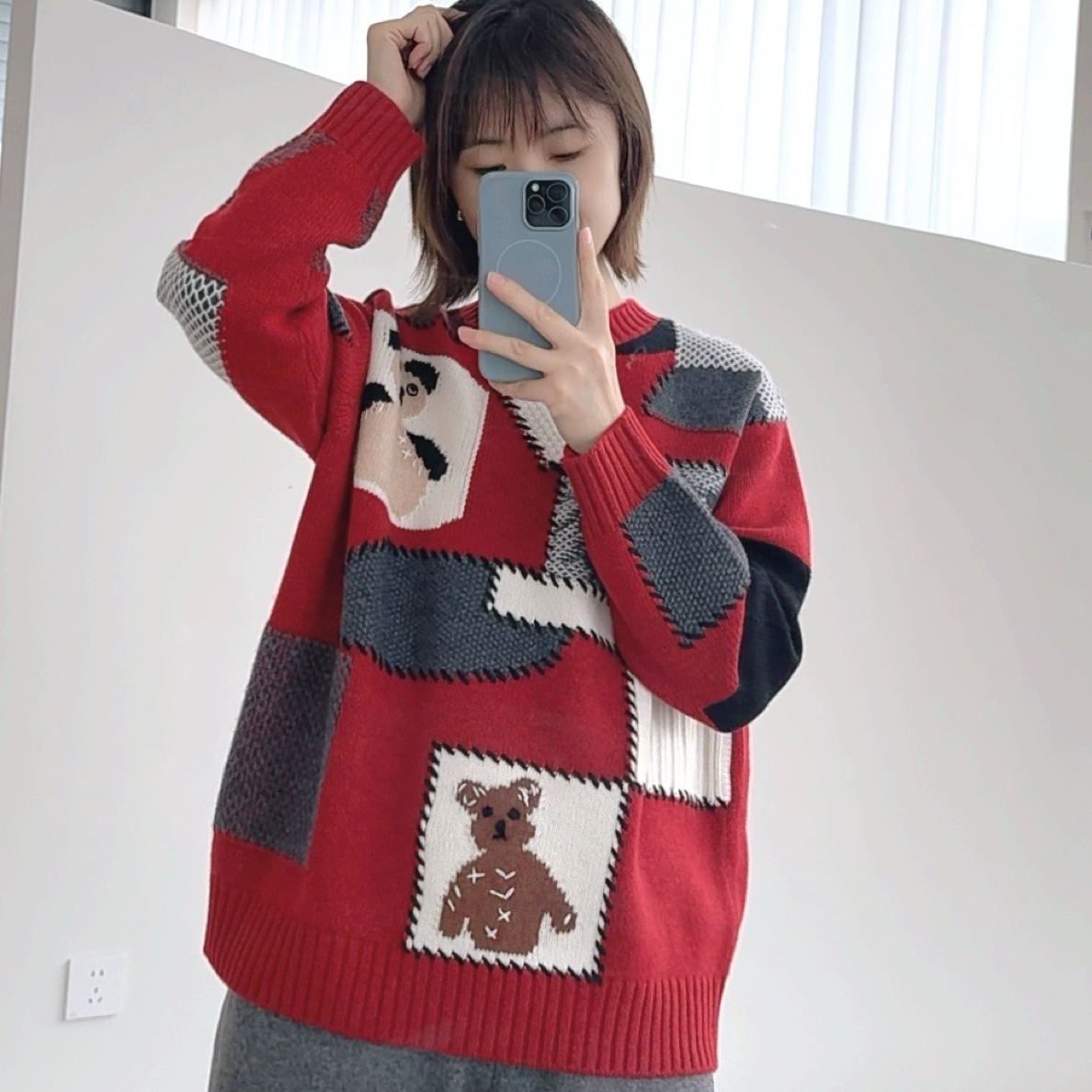 补丁小熊 手工绣花圆领重工纯山羊绒套头羊绒衫