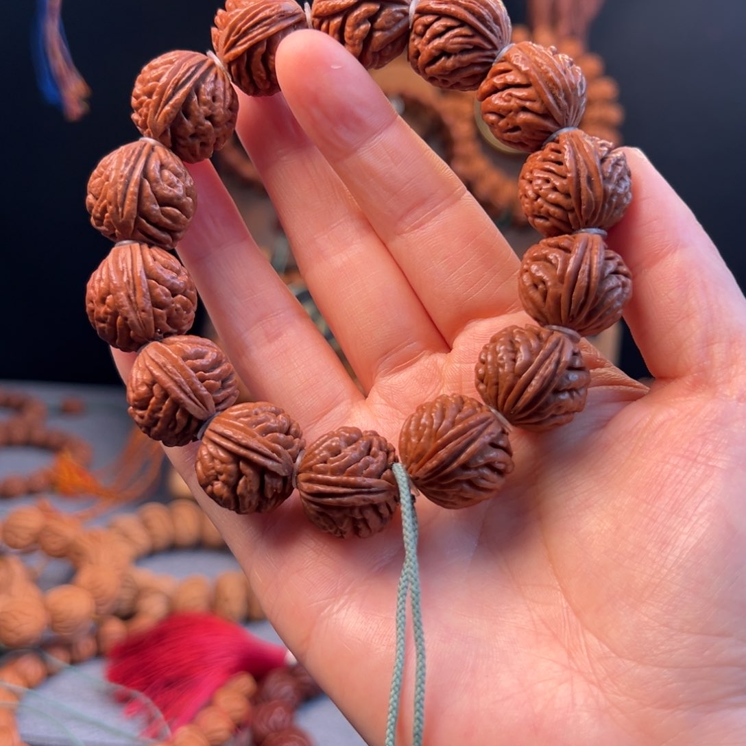 【闪购商品】桃核吊坠无*。19刺龙元宝