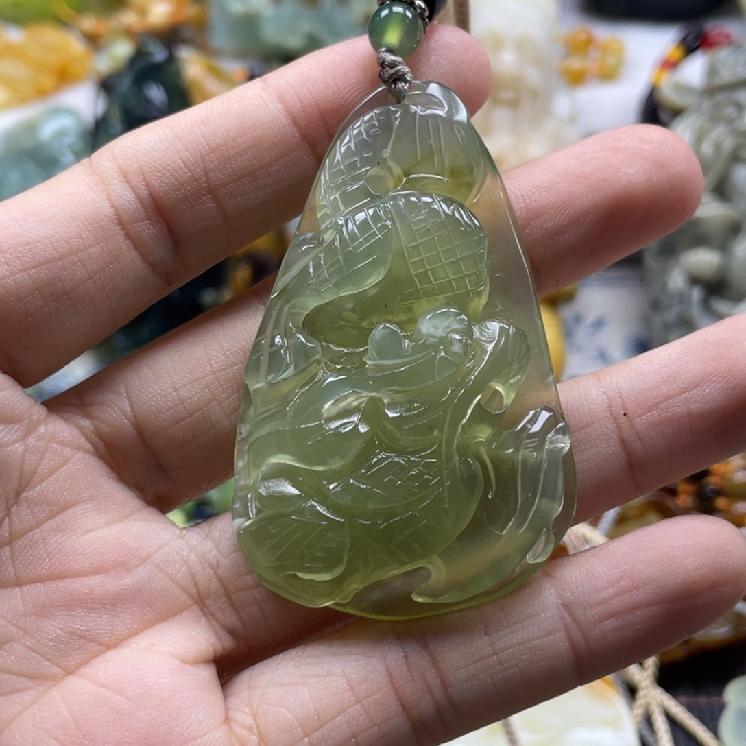 蛇纹石玉颈饰未镶嵌