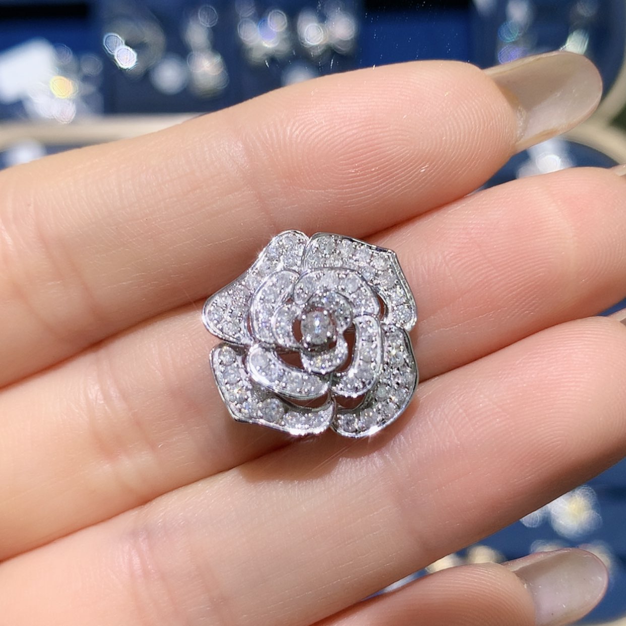 【闪购商品】钻石吊坠(不含链)18K金镶嵌吊坠