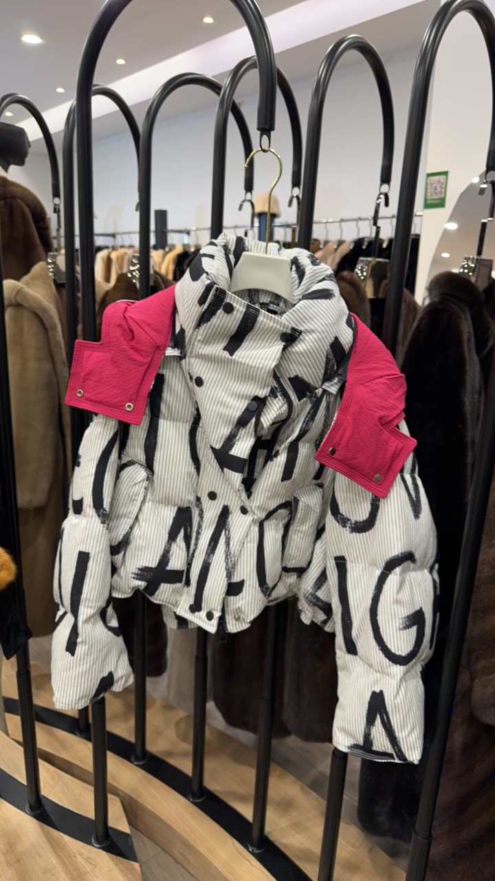 字母女款短款棉服