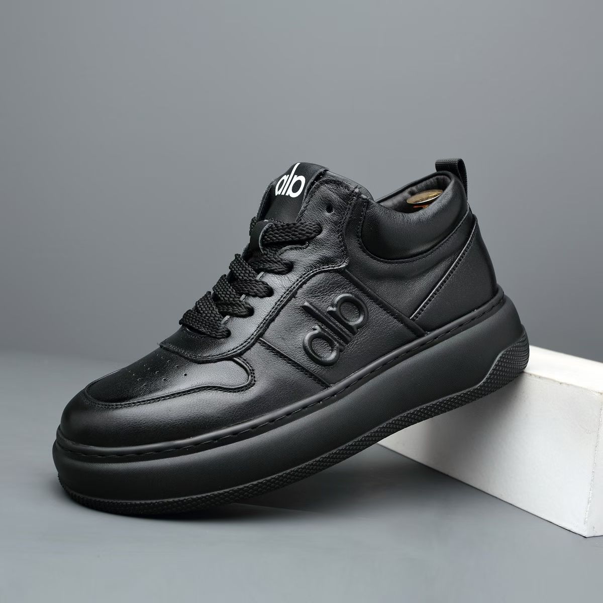 板鞋休闲风冬季平跟高帮休闲鞋欧美风通用极简风运动男