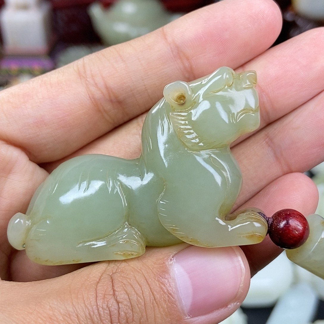 和田玉未镶嵌把件