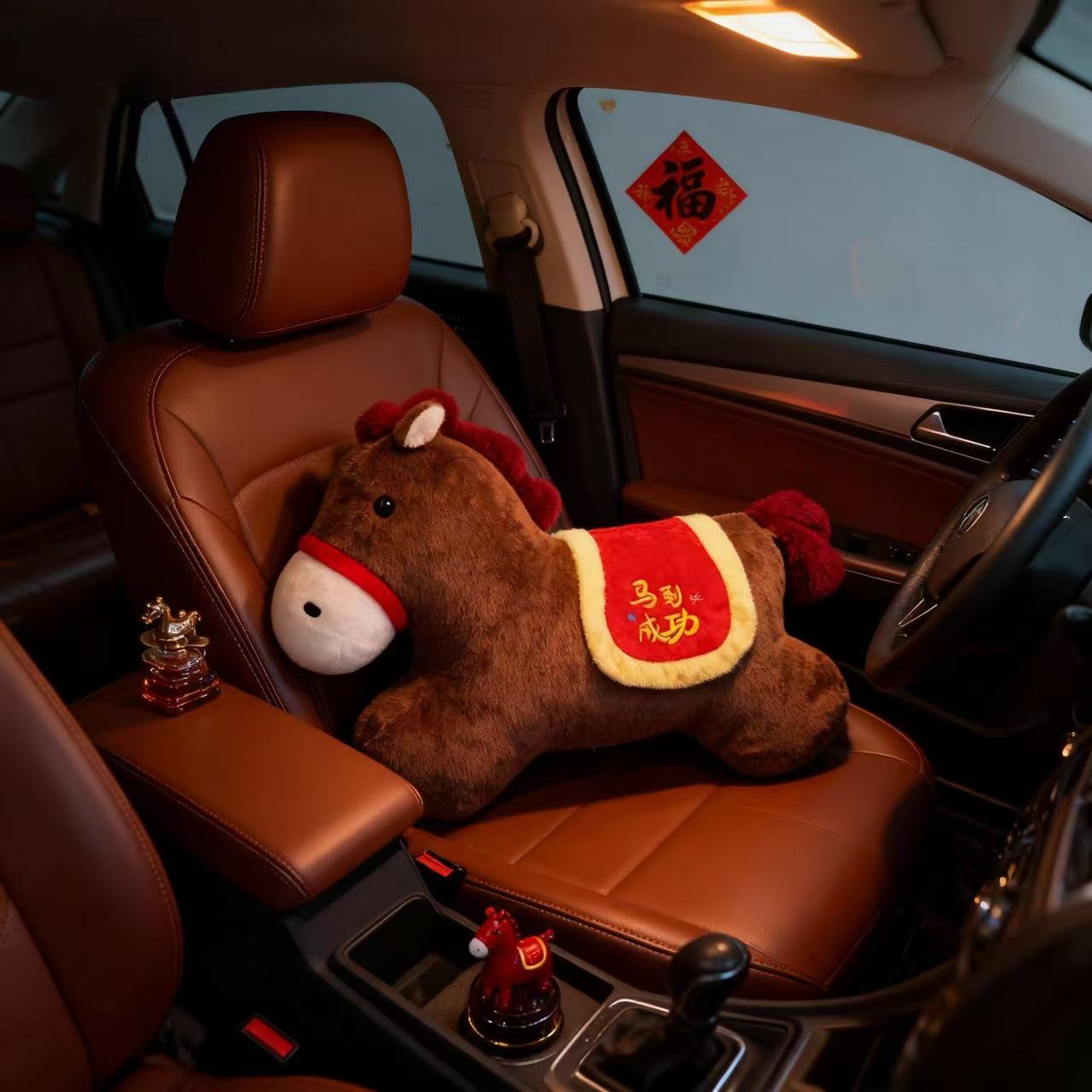 新年创意马年抱枕玩偶沙发客厅春节装饰摆件新年车载靠枕