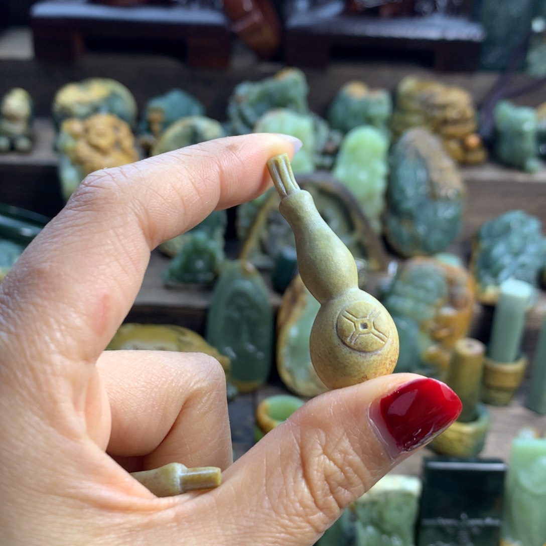 岫岩河磨玉（透闪石质玉）手镯未镶嵌喝*杯