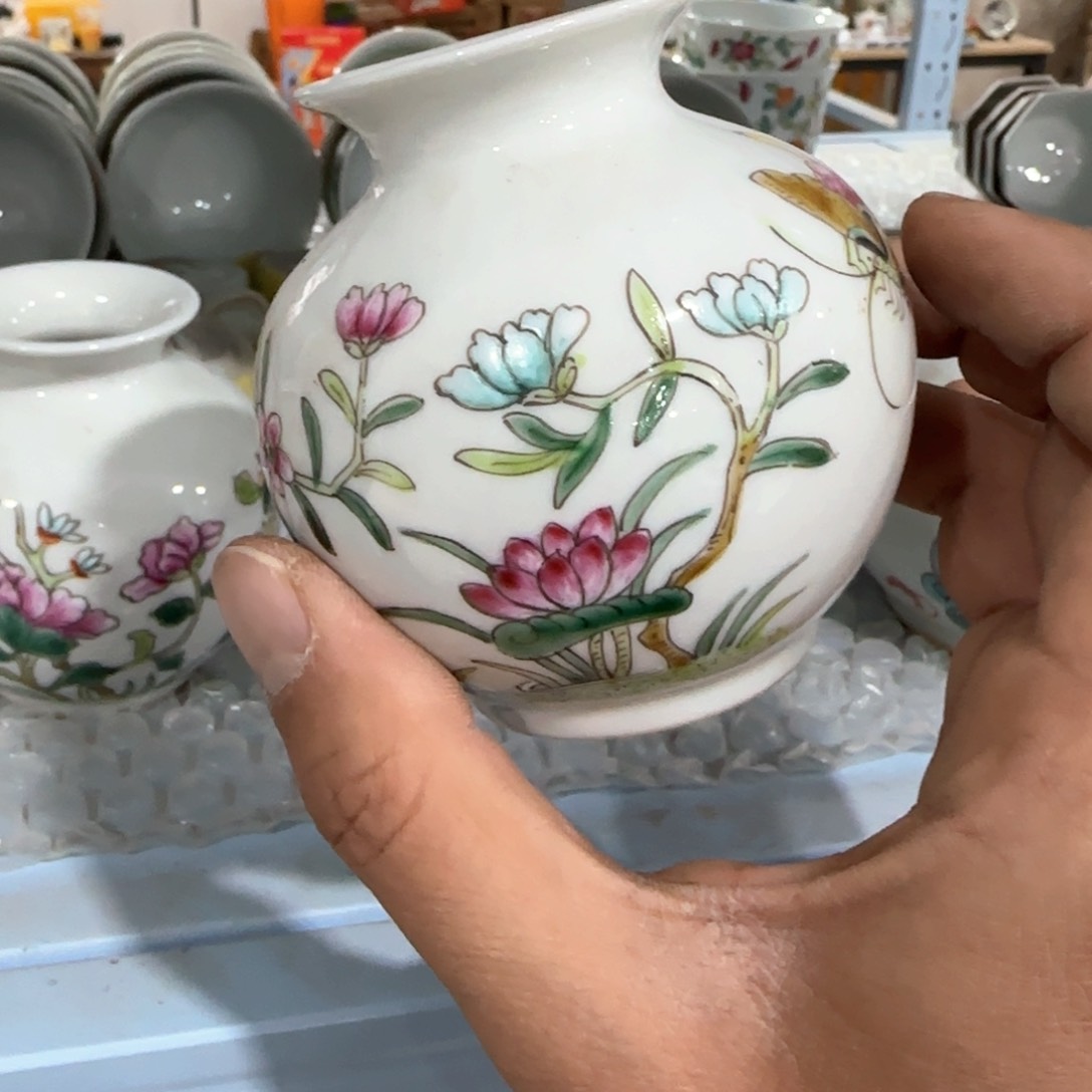 瓷片瓷器是在阿撸铁后开始出现后