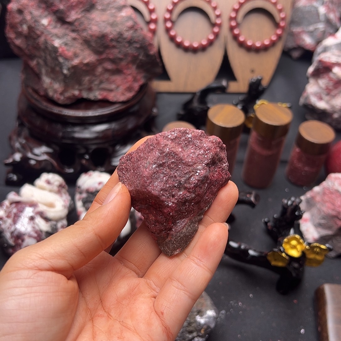 天然辰砂天然朱砂原石毛料