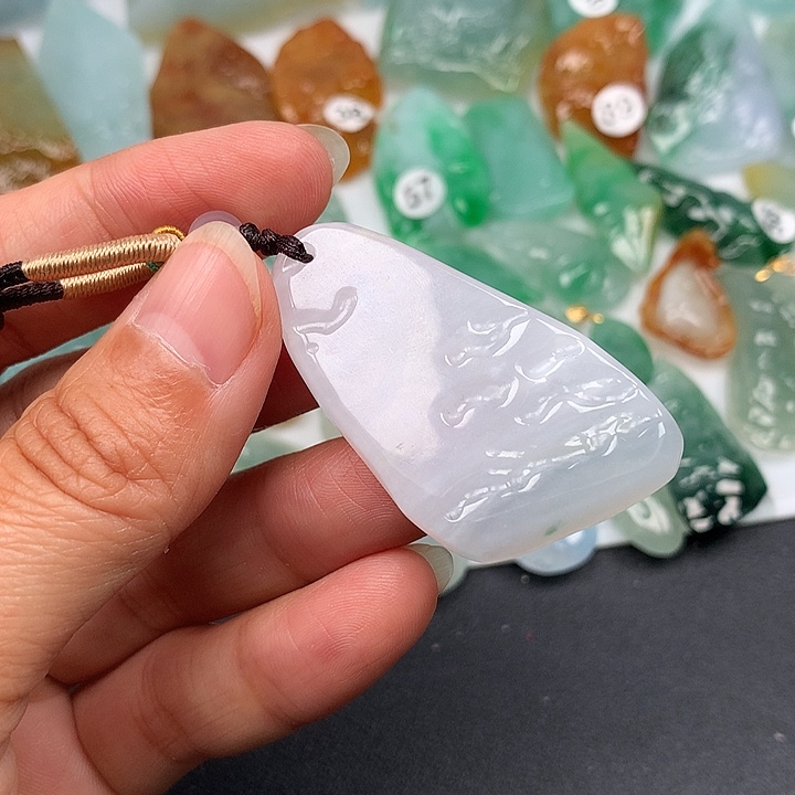 翡翠未镶嵌颈饰随型