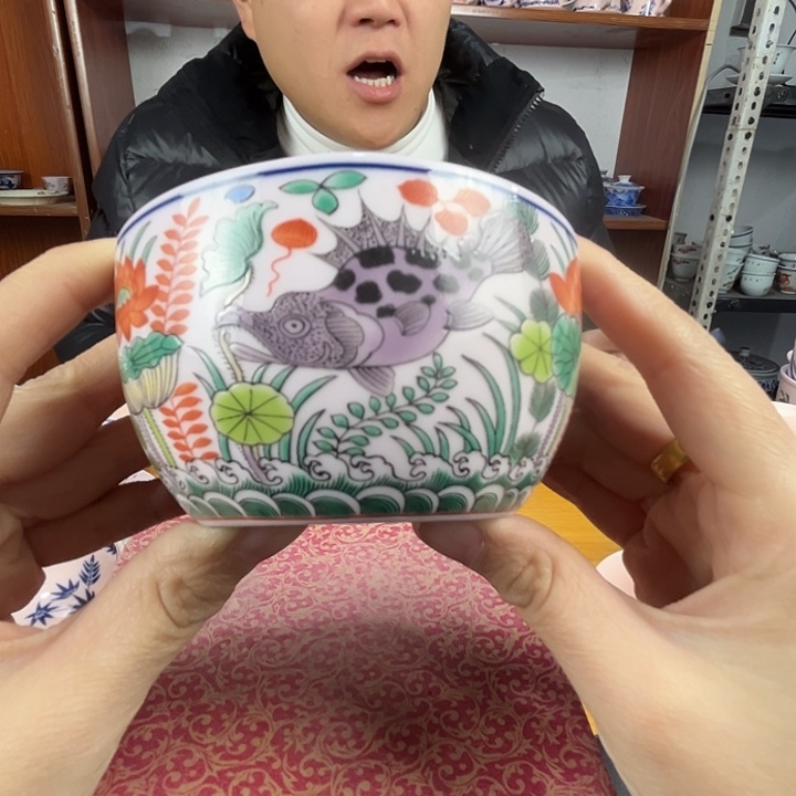 瓷片景德镇陶瓷红嘻嘻古彩鱼藻杯一只