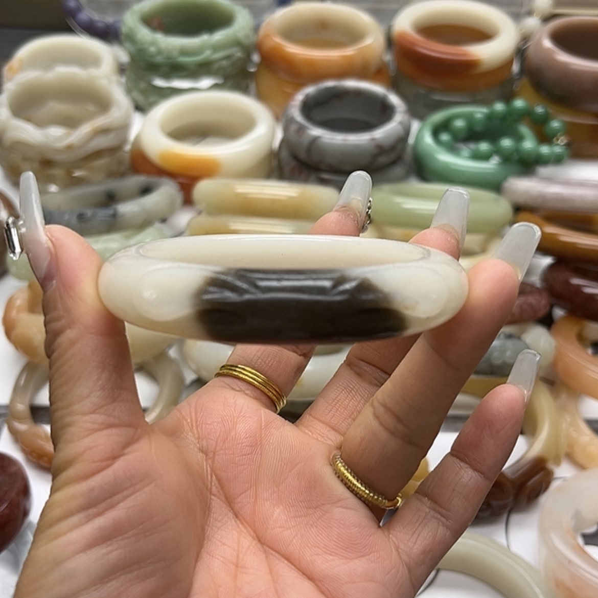 【闪购商品】石英质玉手镯未镶嵌远*儿黑兔镯